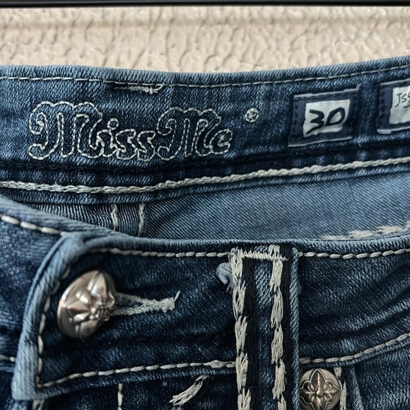 Women’s Miss Me Loose Saddle Stitch Border Boot Cut Jeans, 30” Waist Medium Wash - Picture 10 of 11